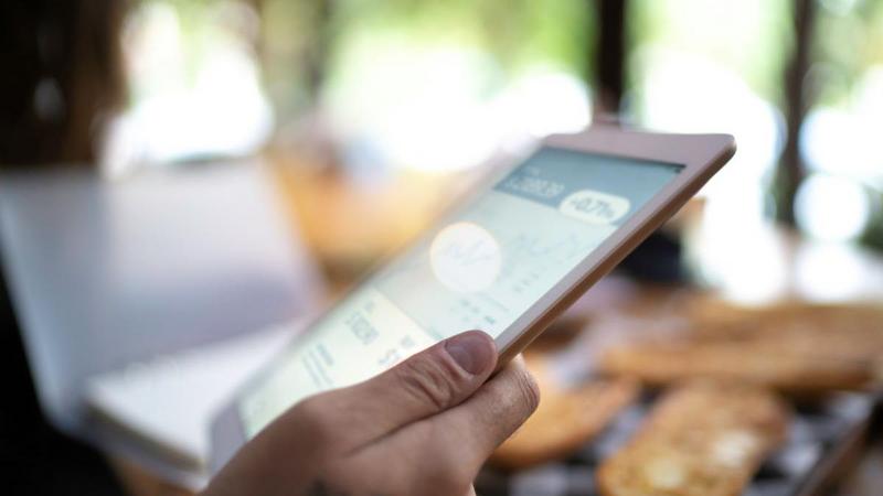 Tablet zeigt ein Aktienportfolio